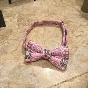 pink and gray satin bow tie. EUC